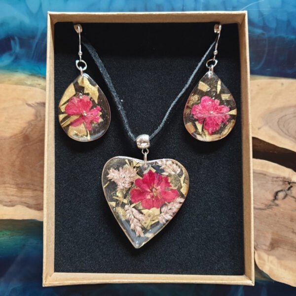 real geranium in resin set by Nelly