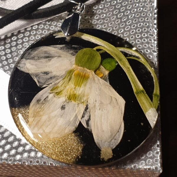 snowdrop in resin